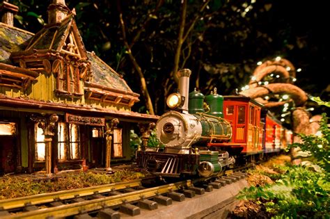 All Aboard the New York Botanical Garden's Holiday Train Show | New ...