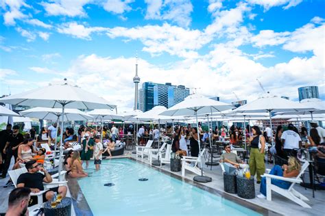 Toronto Clubs | LAVELLE Toronto ROOFTOP POOL Party SATURDAYS