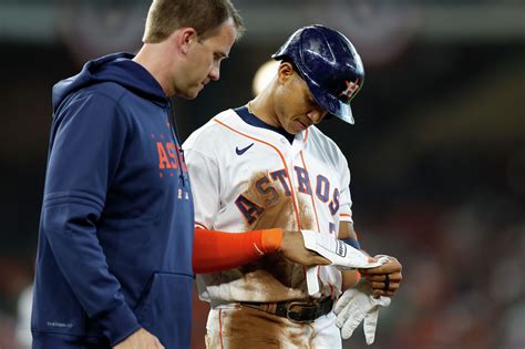 Why was Astros' star Jeremy Peña dropped from leadoff spot?