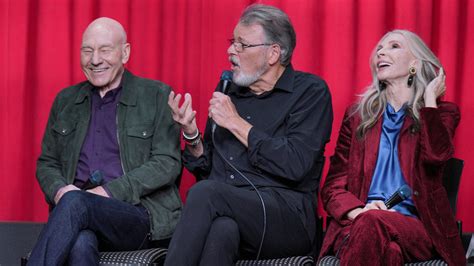 Star Trek's Patrick Stewart Wants A Picard Movie - And He Knows Who Would Direct It