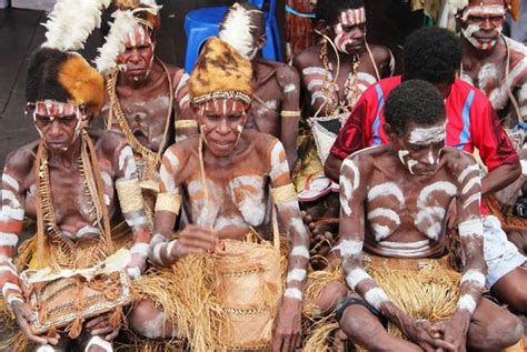 Closer to Asmat Papua and Its Civilization - Aingoshop