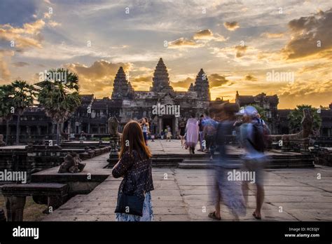 angkor wat sunrise Stock Photo - Alamy