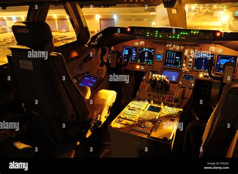 360 View Boeing 747-8 Cockpit - 747 Cockpit Of Nasa Sofia Plane 360 ...