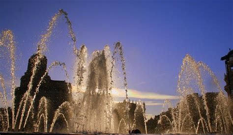 Plaza Catalunya Fountain 1 | Andrew E. Larsen | Flickr