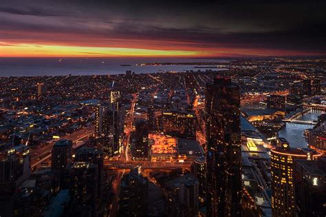 Eureka Skydeck 88: Melbourne from on Top – LEANNE COLE