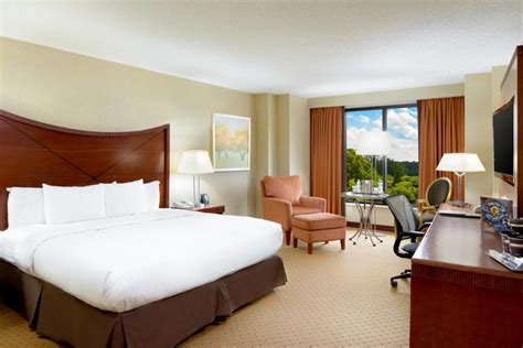 Dulles Airport Shuttle - Hilton Washington Dulles