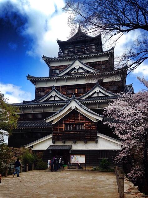 Hiroshima castle Japan Picture, Royal Palace, Hiroshima, Cabin, Japanese, House Styles, Pictures ...