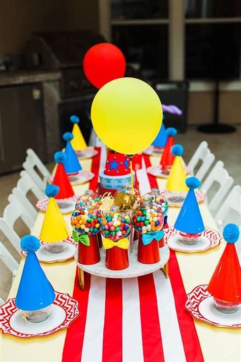 49 Splendid Party Table Decor Ideas For Sixteenth Birthday | decoratrend.com | Circus birthday ...