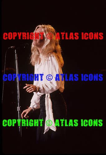 KIM CARNES, LIVE, 1981, NEIL ZLOZOWER Photo Credit: NEIL ZLOZOWER/ATLASICONS.COM | Atlas Icons