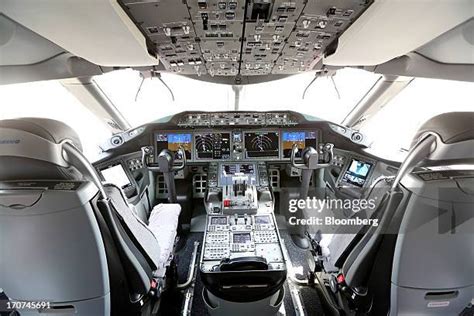 Boeing 787 Cockpit Photos and Premium High Res Pictures - Getty Images