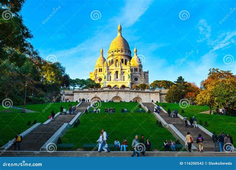 Evening Views of Montmartre and the Sacre-Coeur Basilica in Par ...