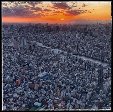 Pic from Tokyo tower at sunset (Mt Fuji in the Back) : r/CityPorn