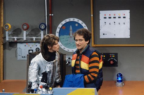 Mork And Mindy: Behind The Scenes Secrets About Robin Williams Show ...