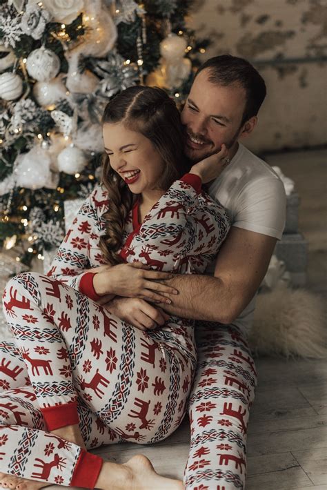 Christmas tree Couple shoot | Christmas pjs couples shoot in 2021 | Christmas couple pictures ...