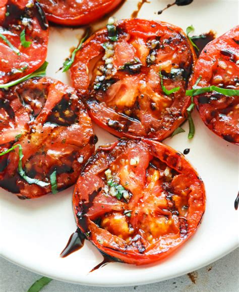 How to Make Grilled Tomatoes - feedthegrill.com