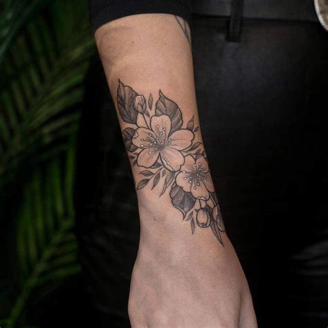 Top 37 Best Flower Wrist Tattoo Ideas - [2021 Inspiration Guide] Wrap Around Wrist Tattoos, Side ...