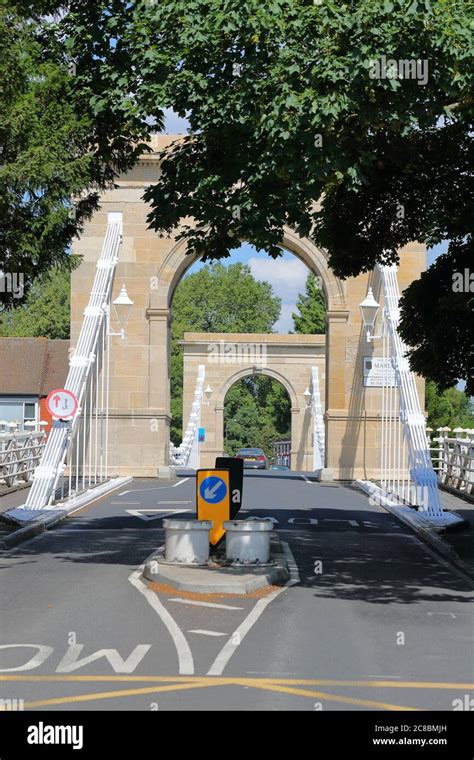 Marlow Bridge built as a suspension bridge crossing the River Thames in Marlow, UK Stock Photo ...