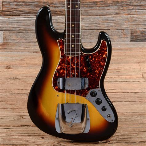 Fender Jazz Bass Sunburst 1966 – Chicago Music Exchange