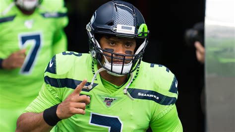 Russell Wilson, looking like MVP, shows why Seahawks paid him so much