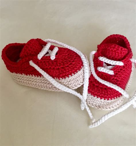 Crochet Baby Shoes Pattern, Crochet Baby Boots, Baby Footwear, Knitting Stitches, Baby Booties ...