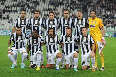 2000px-Juventus_Team_001.jpg