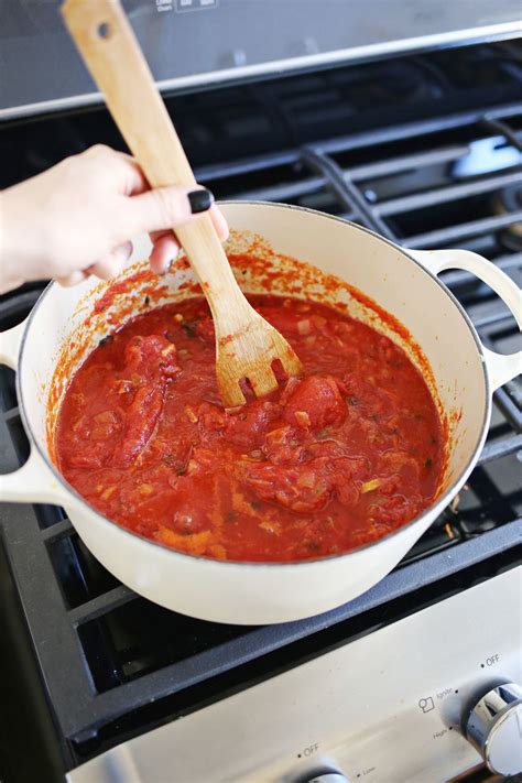 Easy (+ Delicious!) Homemade Tomato Sauce - A Beautiful Mess