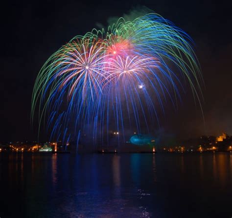 20 Breathtaking Fireworks to Get You Into the New Year's Spirit