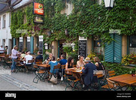 People sitting outside Kulisse restaurant and bar, Erlangen Stock Photo ...