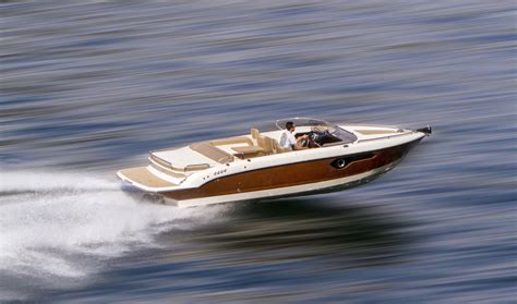 Airon Marine presents the AMX 28 Woodline motorboat