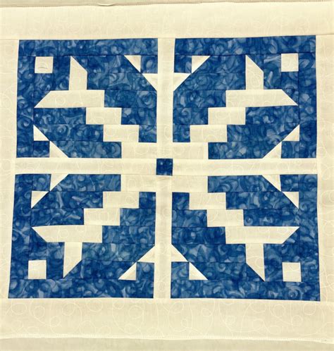 Free quilt pattern: Snowflake table runner - APQS