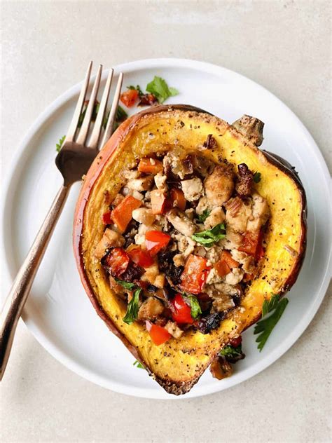 HEALTHY VEGAN STUFFED ACORN SQUASH - THE VGN WAY