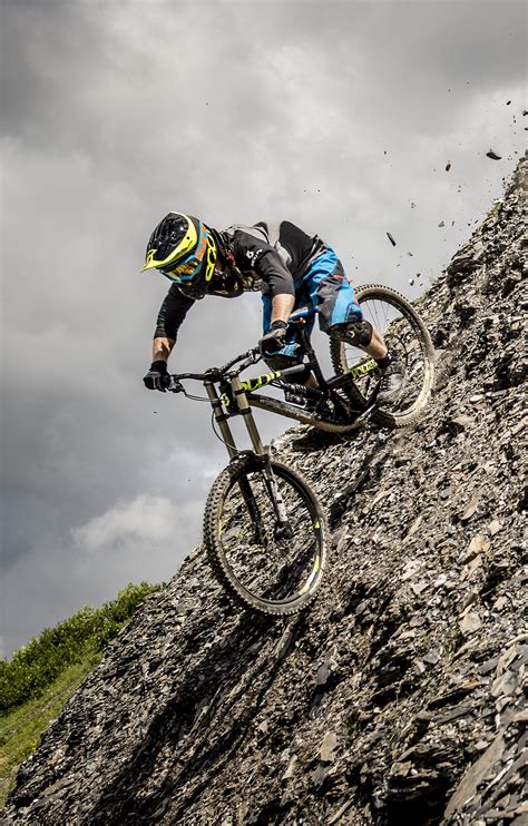 #SCOTT #Bikes THE NEW Voltage FR | Mtb bike mountain, Mountain bike trails, Downhill mountain biking