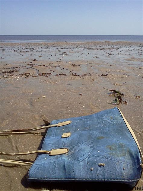 "V&D Paris" bag found on the beach | Mahajanga, Madagascar: … | Flickr