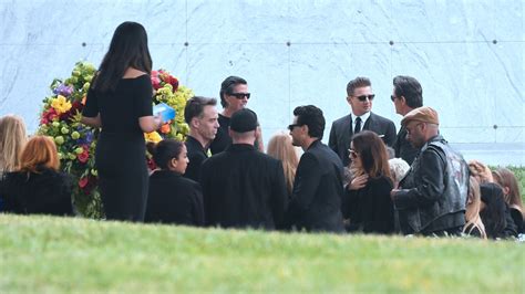 Hollywood stars at funeral for Audioslave singer Chris Cornell