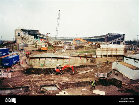 Demolition of the old Wembley Stadium (Twin Towers Stock Photo - Alamy