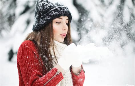 Girl Winter Gloves Hd Wallpaper | Desktop Wallpapers