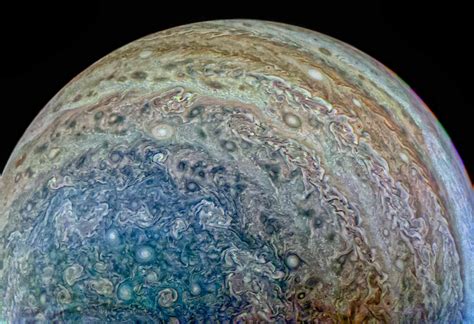 NASA's Latest Jupiter Pics Are Here to Remind You The Universe Doesn't ...