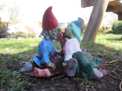 Zombie garden gnomes add gore to greenery (pictures) - CNET