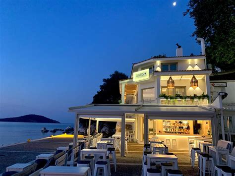 Skiathos After Dark: A Guide to the Island's Nightlife| travel.gr