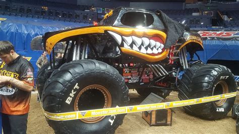 Monster Mutt Rottweiler (Vaters) | Monster Trucks Wiki | FANDOM powered ...