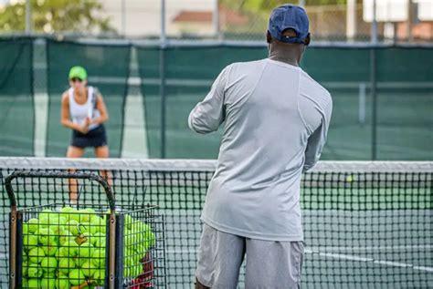 What Does a Tennis Coach Do? Roles and Responsibilities Guide – Racket Sports World