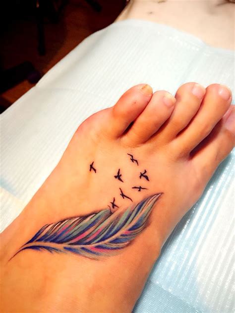 Tatuajes de Plumas en el Pie para chicas | Belagoria | la web de los tatuajes