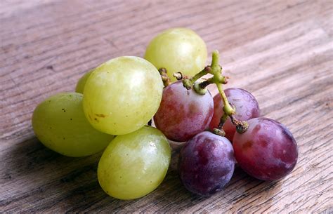 1024x768 wallpaper | green and purple grapes | Peakpx