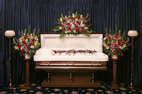 What Do You Call The Flowers On Top Of A Casket / Https Encrypted Tbn0 ...