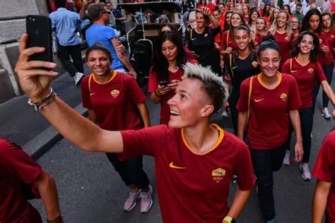 Roma Women’s Team Officially Unveiled to the Public - Chiesa Di Totti