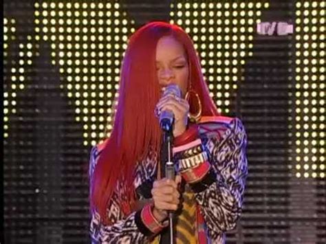 Rihanna - What's My Name (Live) NYC @ Times Square - YouTube