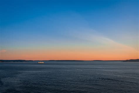 Sunset Ferry | The sun sets on the Seattle-Bainbridge ferry as it ...