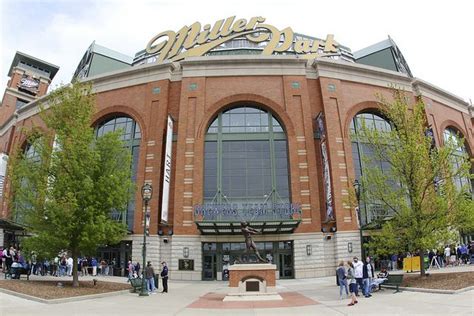 Top 10 Tourist Attractions in Milwaukee, Wisconsin | Things To Do in ...