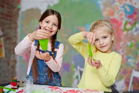 The Slime Craze: Try This Recipe for DIY Mom- & Kid-Friendly Slime | DIY | 30Seconds Mom