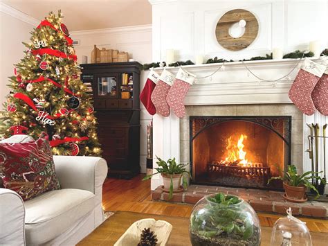 Gorgeous Farmhouse Red Christmas Fireplace Mantel Decor with Christmas ...